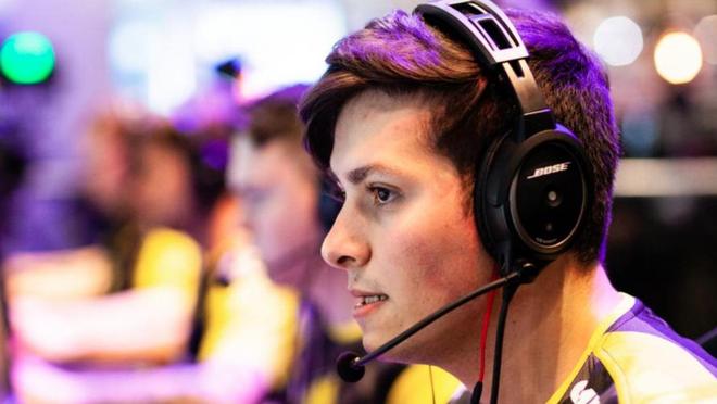 也暴露出现 也暴露出现