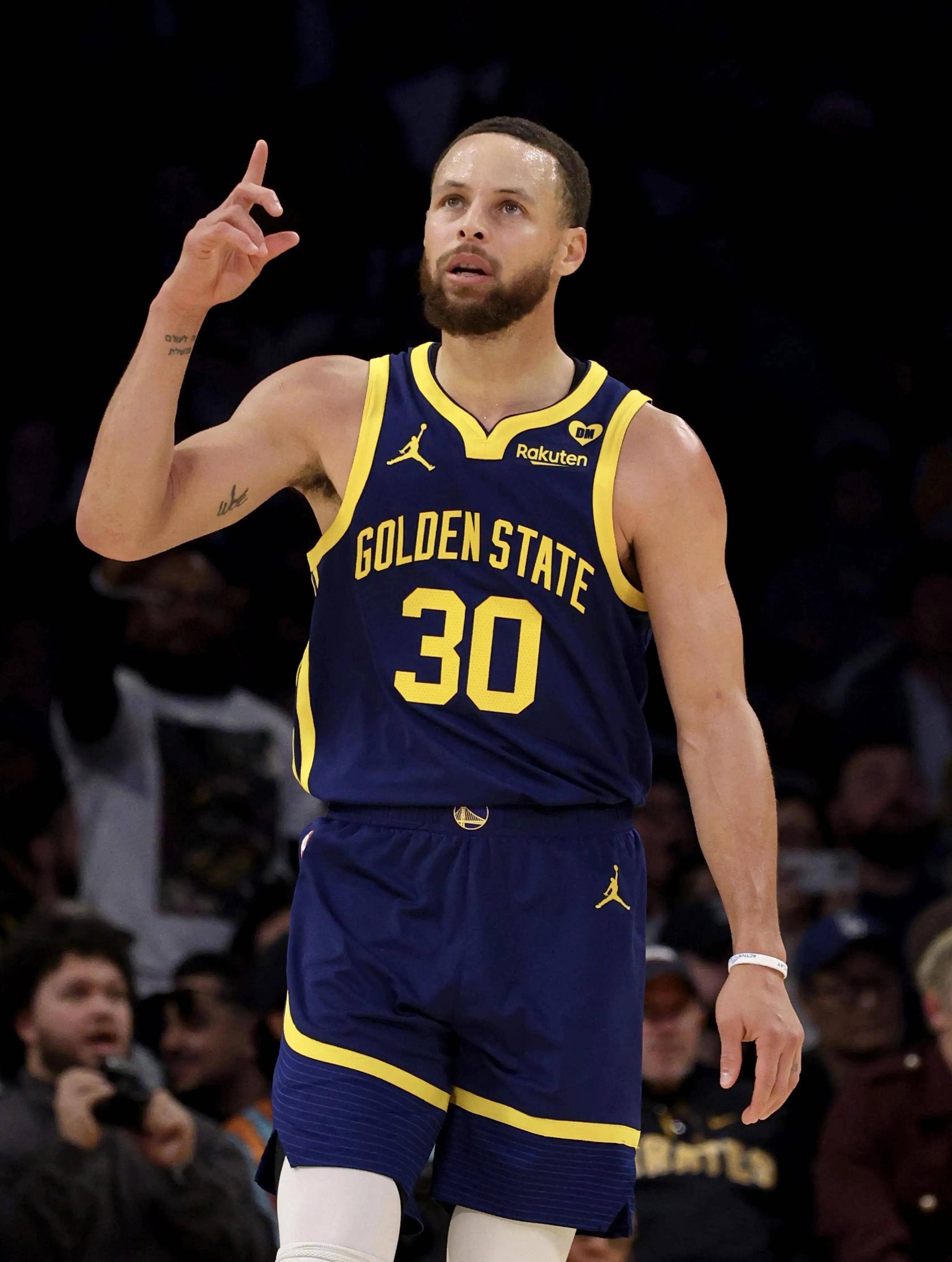 一项更大胆 一项更大胆