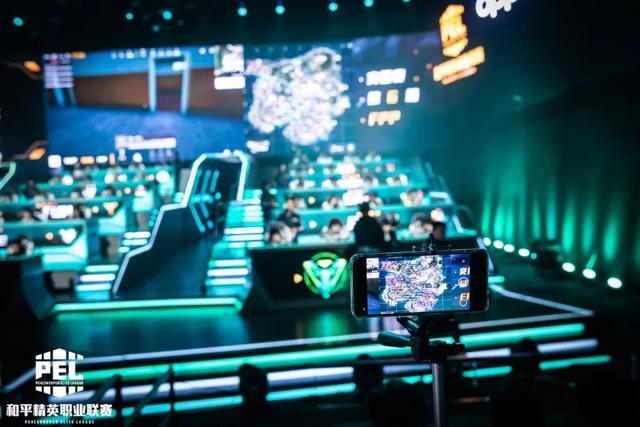 同时也很坚 同时也很坚